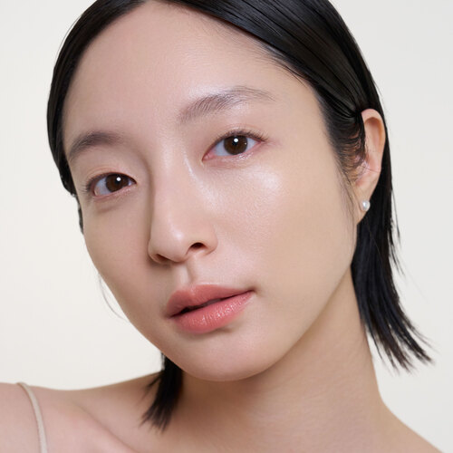 ヨレやテカリを抑えるオイルコントロール力で、快適な肌が持続