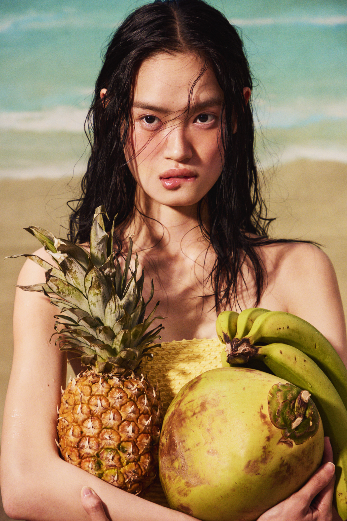 ペタル フロート アイパレット 10・ペタル メルティング カラー ポット EX03・ペタル ブルーミング グロス C 01を使用したモデル