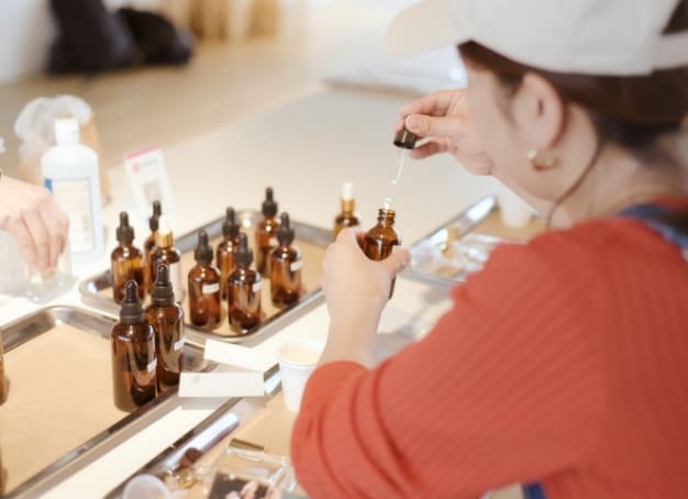 KOSeligJAPAN（コーシェジャパン）」世界にひとつだけの香りが作れるオリジナルルームミストワークショップ