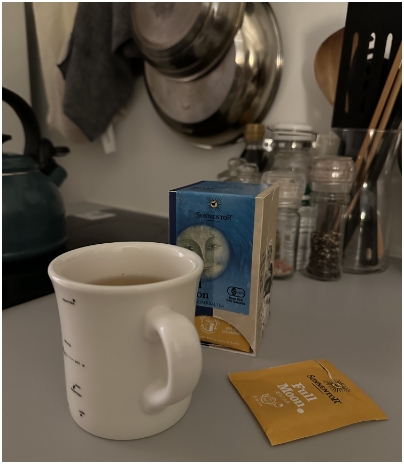 キッチンに置いてあるSONNENTOR 満月のお茶の画像