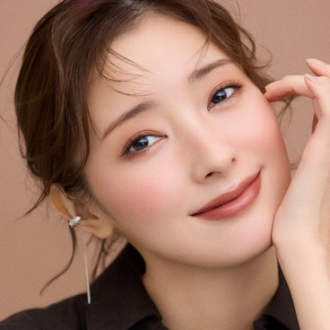LOOK1 ピンクベージュで叶えるレディなピュア感