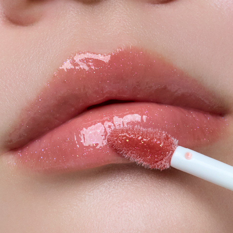 Petal Blooming Gloss C（03 Syrupy Kiss）の使用イメージ